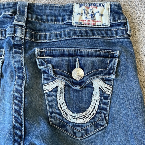 VGC True Religion Hi Rise Boot Jeans - Size 28 - Picture 4 of 7